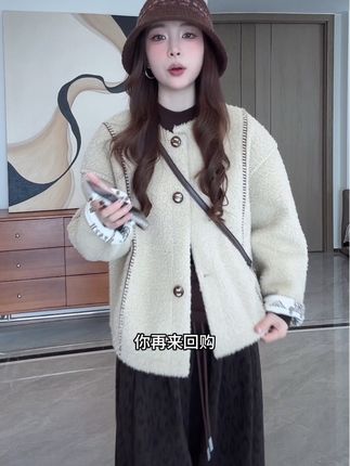 #时尚外套 法式气质小香风宽松百搭明线圆领毛绒开衫外套小众女装设计感时髦#法式气质 #小香风外套 #时髦精 #休闲裤