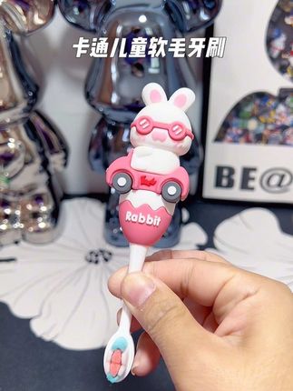 小孩子的牙刷一定要勤换,英格翰家的儿童牙刷好看还不贵#儿童牙刷 #好用不贵 #英格翰儿童牙刷 #牙刷多久换一次