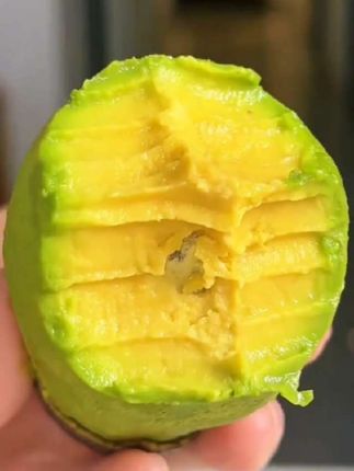 #秘鲁哈斯牛油果🥑牛油果中的爱马! 口感真的好像在吃冰淇淋🍦,爱美的姐妹,这个夏天一定要试试哦!#新鲜应季水果 #好吃到停不下来#牛油果 #好吃不贵经济实惠 #好吃到停不下来