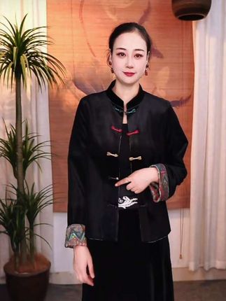 #新中式穿搭 #优雅气质 #洋气减龄 新品高货显瘦复古新中式百搭中国风名族风金丝绒两面穿外套#时尚妈妈装 #百搭显瘦