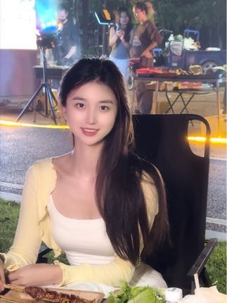那个小高她不一样,她笑起来特别甜呀 #颜值 #甜系女孩 #小高