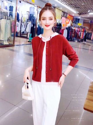 新款假两件针织衫,宽松毛衣外套#高级感穿搭 #时尚妈妈装 #运秀姐橱窗@抖加🔥上热门🔥dou+🔥热点宝 @云姐穿搭【15:30】