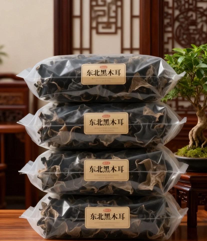 黑木耳。家人们,今天给你们分享咱正宗的东北黑木耳!它肉厚无根,泡发率超高,抓一小把就能泡出一大碗。不管是凉拌、炒菜还是炖汤,都特别美味,老人小孩都爱吃。而且它营养丰富,多吃对身体好。产地直发,品质有保障!喜欢吃木耳的家人们别错过!#东北特产 #黑木耳 #优质农产品 #健康食材 #美食推荐