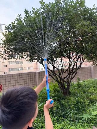 #上热门 又到了玩水枪的时候了#水枪大战 #玩一个很新的东西 #水枪 #小朋友的快乐就是如此简单
