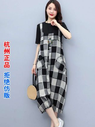 2025年夏季新款洋气时尚格子背带裤女宽松微胖棉麻七分裤大码女装