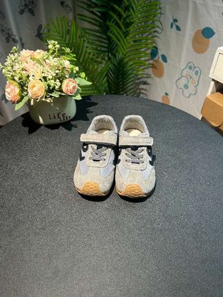 真是没想到,才这个价就给娃薅到一双舒服又百搭的新款德训鞋,还是小黄鸭品牌的,配色高级太酷了,孩子巨喜欢#好鞋推荐 #高品质时尚童鞋 #小黄鸭 #好穿又百搭 #品牌童鞋