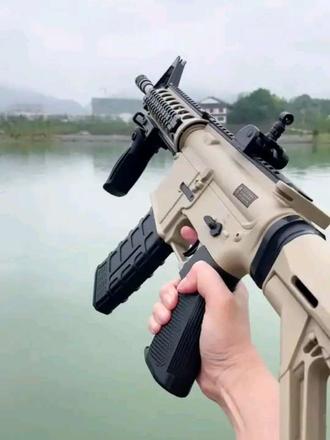 没有哪个孩子能拒绝这样的电动连发吃鸡玩具枪吧 M416玩具电动连发软弹玩具,水晶吃鸡自动模型,突击步枪,男孩礼物#战术射击 #儿童玩具 #男孩玩具 #吃鸡玩具枪 #男孩礼物