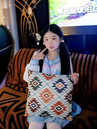 到底谁在装傻子?#创作灵感 #潍坊#拍照 #摄影#酒馆#有趣 #酒馆