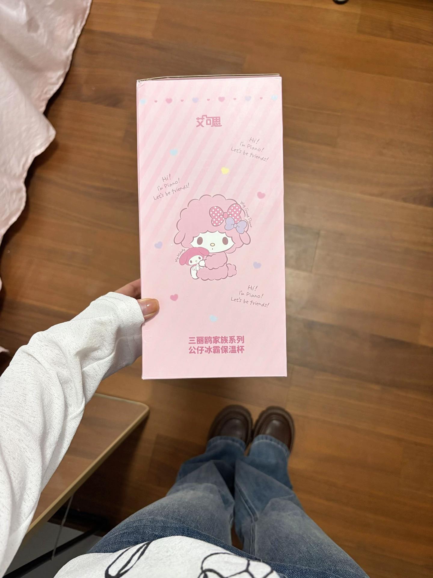 萌是一种天赋.. ∩∩ ·#也太可爱了吧 #小羊piano #保温杯 #多喝水