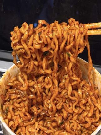 一次吃到六种口味的拌面,天然麦场的这个火鸡拌面组合你们一定要试一下,酱汁浓郁每根面条都裹满了真的嗦一口巨过瘾啊!!!#k总的剪辑日常 #火鸡面 #天然麦场火鸡面 #火鸡拌面推荐!!!
