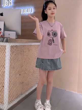 #夏天来了给女儿这样穿舒适大方又好看 #女童薄款牛仔短裤穿搭 #时髦女孩夏装