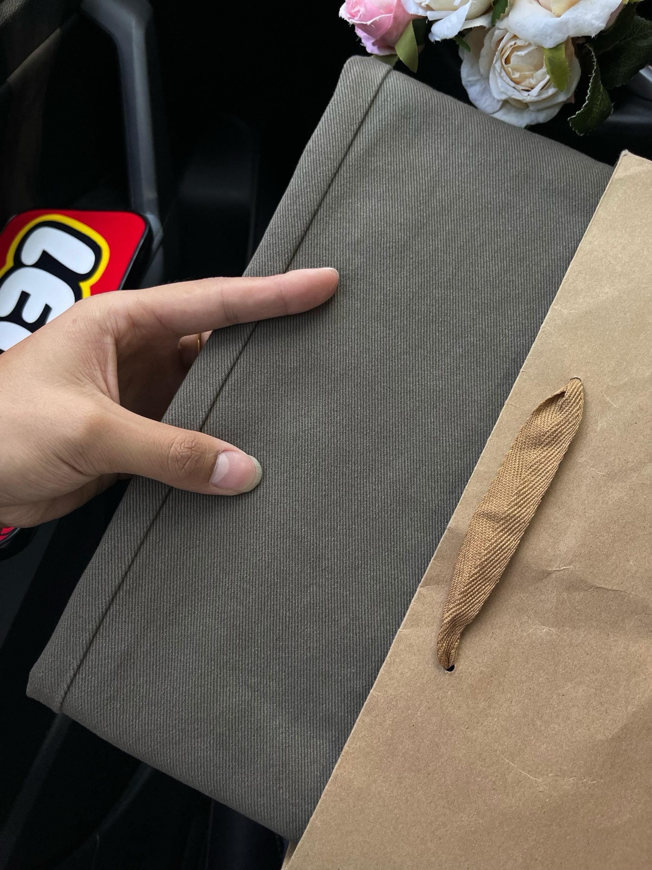抖音跟风买裤子最满意的一次,咖色上身是真的帅呀,美拉德设计简约百搭上身有型,面料轻松舒适,质感十足,腿粗屁股大的兄弟也能穿,喜欢的兄弟放心冲!#拿捏穿搭公式 #男生穿搭 #早秋松弛感穿搭 #今天穿什么 #裤子推荐