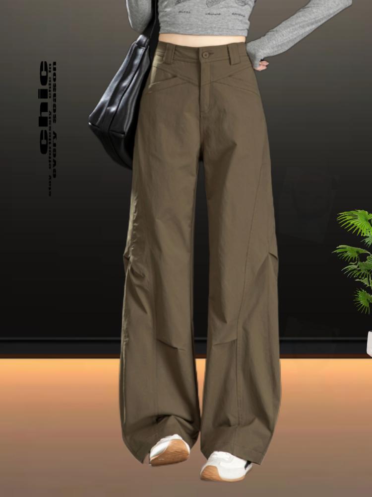 2025新款美式工装裤女 秋季咖色主打,香蕉阔腿直筒版型。利落长裤设计,兼具工装潮感与日常实穿性,轻松打造休闲时尚造型。#春秋新款 #显高显瘦显腿长 #ootd穿搭 #好穿还显瘦的神裤推 荐 @抖加🔥上热门🔥dou+🔥热点宝