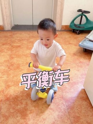 自从入手了这款 #平衡车 ,带娃出门也不要抱抱了,还能够锻炼宝宝四肢协调和平衡能力,快安排 #平衡训练 #儿童平衡车 #母婴好物#滑步车