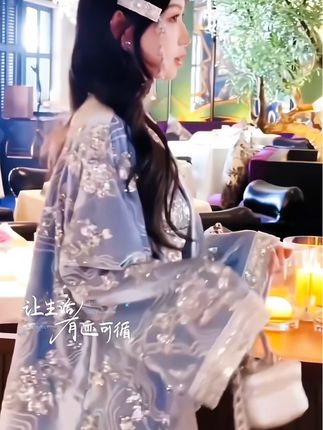 #在时装周看见东方美 新中式两件套装女秋季新款时尚刺绣重工丝绒外套+吊带裙两件套#中华文化自信力 #每日更新