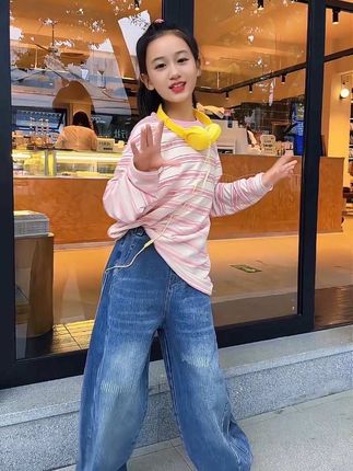 买了买了,就一个女儿别人有的咱也要有,这个女童秋装套装穿上真的太好看了#春秋新款 #春秋穿搭 #潮童必备 #酷女孩穿搭 #女童穿搭