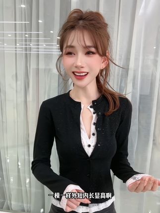 这一闪一闪的假两件T恤真的爱了!#穿搭#假两件#打底衫 #内搭外穿都好看 #显瘦穿搭