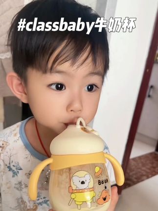 1岁以后宝宝咕噜咕噜大口喝奶就不要用重力球的奶瓶了#Classbaby牛奶杯 #母婴好物 #吸管杯