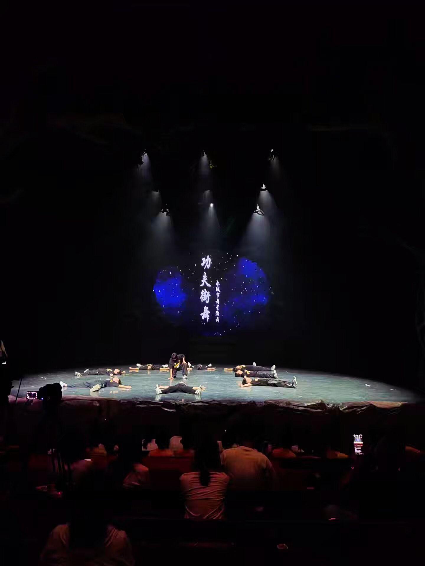 #街舞breaking #街舞男孩 音乐淹没焦虑,汗水冲刷杂念。