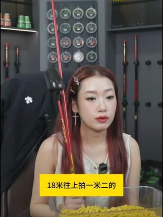 想要钓鱼钓的多,那你就得用这个碳素打窝勺,它采用超轻硬碳素材质制成,可以实现精准的定点远投,而且它的勺子上还有拇指凹槽设计,让你轻松掌握力度与方向,拔青狂人自带碳素打窝勺超轻硬浮水抛线抛饵勺子,定点精准拇指凹槽#打窝勺#打窝勺子#抛饵勺#打窝技巧 #打窝勺抛线