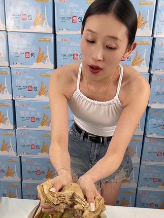 芳妹儿黑麦全麦面包 #口感特别好 #好吃到停不下来 #超便宜超划算 #妈呀太香了 #零食推荐