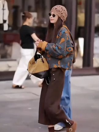 秋冬时尚穿搭2025年新款百搭连帽打底衫立体花朵外套休闲裤三件套