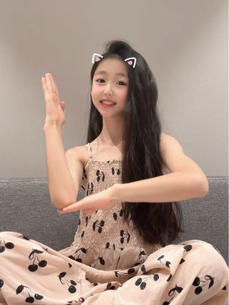 师傅我坚持不住啦! #手势舞 #萌娃