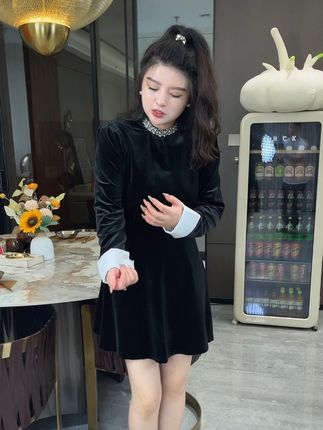 大码穿到180斤 时尚洋气显瘦百搭宽松显瘦 丝绒高端连衣裙 #女装 #穿搭穿搭 #气场全开 #收腰显瘦 #连衣裙分享