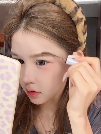 提升妆容高级感的关键在这里~~试试这么画浅眉#妆容分享#染眉膏#染眉膏分享#眉毛画法