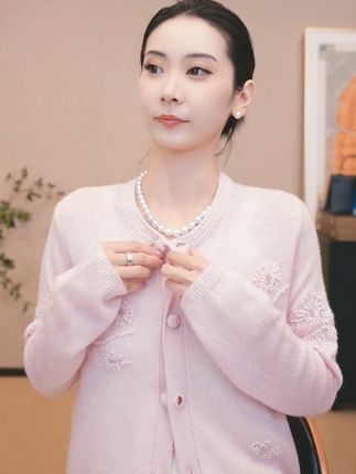 CHENSMCHEN 手工钉珠编织羊绒针织衫女休闲百搭显瘦开衫CSZ7029WY#针织开衫#休闲针织开衫 #休闲针织开衫 #洋气小衫 #秋季新款