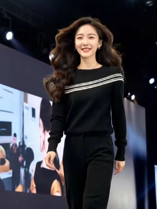 #早秋实用穿搭全是干货 #晒晒我的秋日穿搭#早秋穿搭显贵法则#秋冬穿搭大揭秘#早秋黑白灰穿搭测评