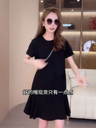 柔软醋酸 极简鱼尾裙,打造夏日清新优雅造型#夏季穿搭 #鱼尾裙 #女装