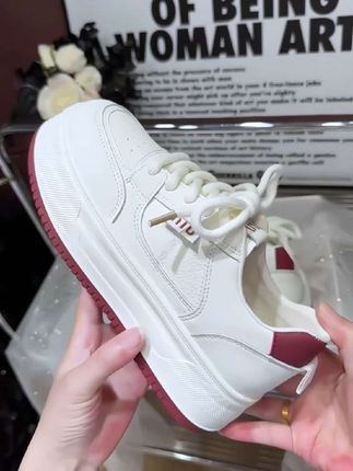 厚底小白鞋女 这双厚底小白鞋女真的绝了!😍增高显腿长,百搭又舒适,日常通勤or出街都完美驾驭!#百搭小白鞋