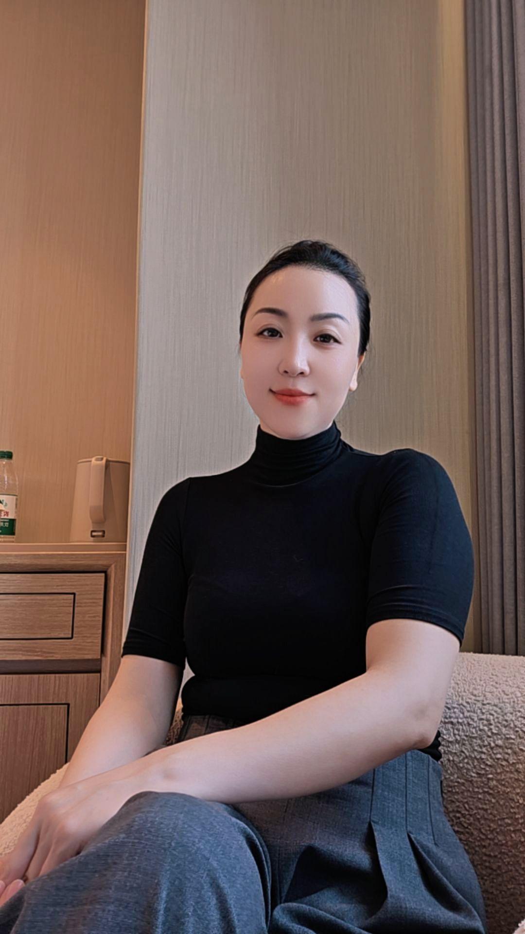 “总以为很慢,可又一年中秋了,你说什么是来日方长……”#致自己##夏天的味道 #但愿你的眼睛只看得到笑容