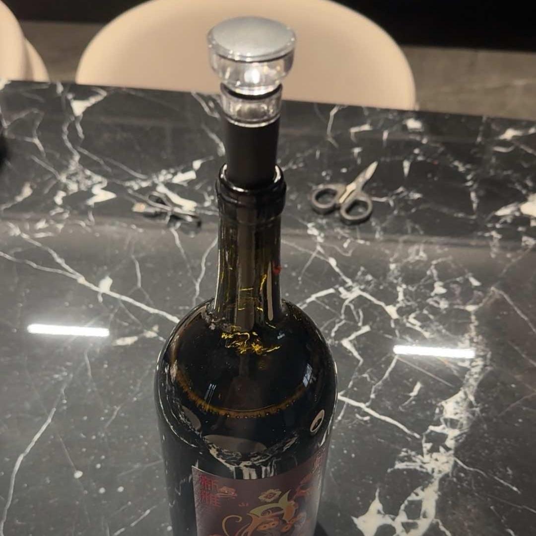 全自动开瓶,全自动退塞,而且木塞很完整,不掉渣也不会断裂,不仅比这种传统的开瓶器实用,很好用,是值得推荐的#开酒器#红酒#开瓶器#好物#推荐