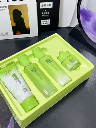 换季皮肤干燥缺水,用化妆品不吸收,试试这款#百雀羚草本精粹套装,水感清透质地,补水保湿,清爽易吸收#用一次就爱上的护肤品 #百雀羚 #水乳套装 #好东西一起分享