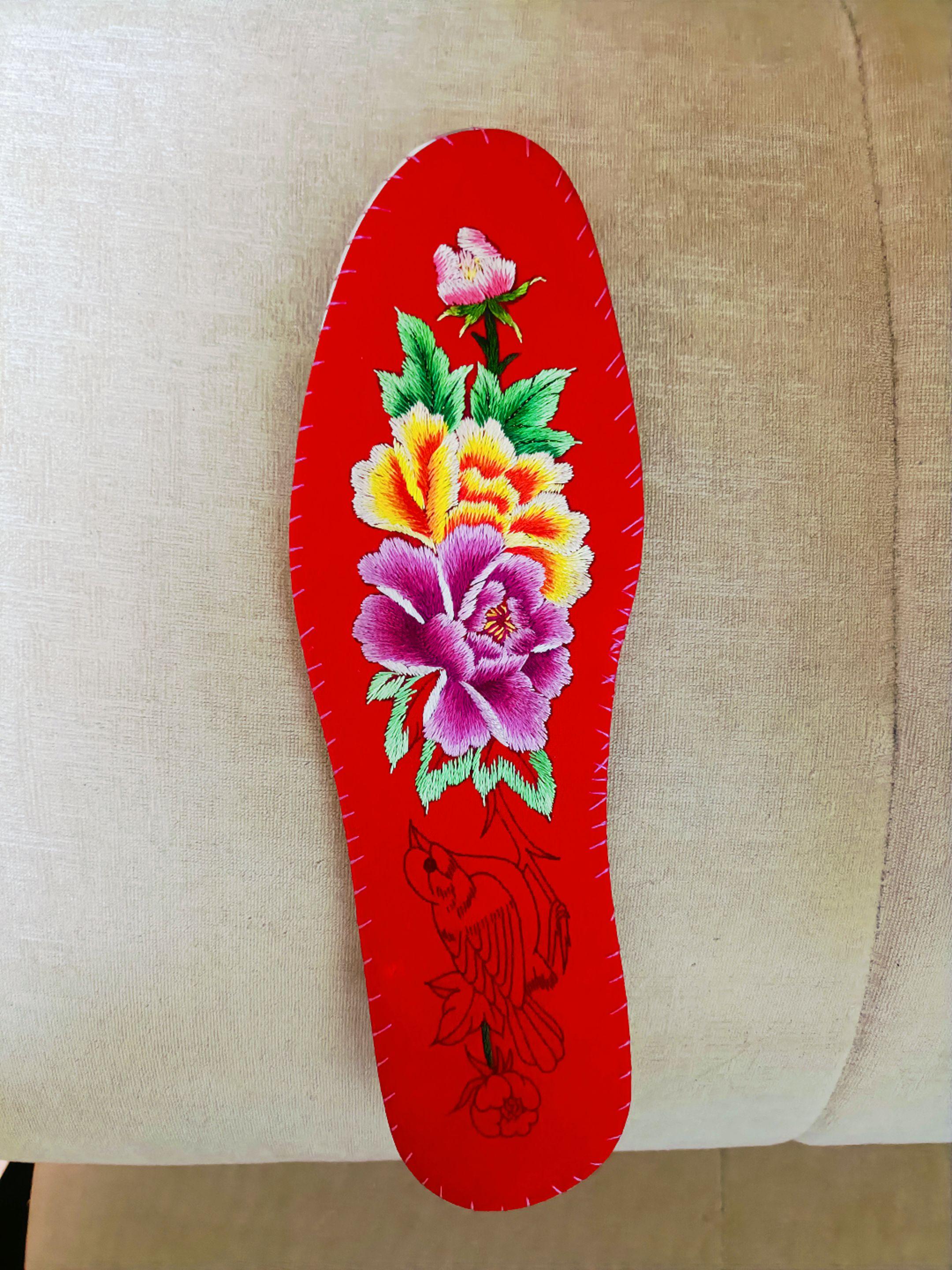 手工刺绣鞋垫半成品。#刺绣工艺 #针线活 #手艺人在抖音 #手工爱好者