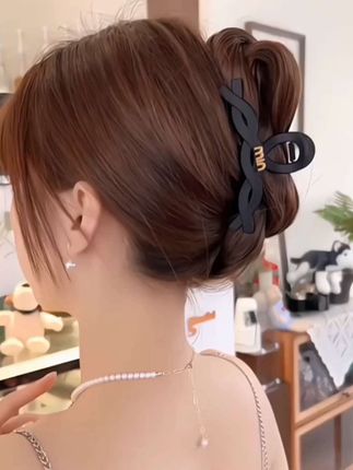 #头饰发饰 #抓夹 #简单好看发型 #美出高级感 #网红发饰