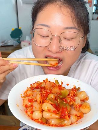 酸酸脆脆的酸藠头,配面配粉太酸爽了#酸辣藠头