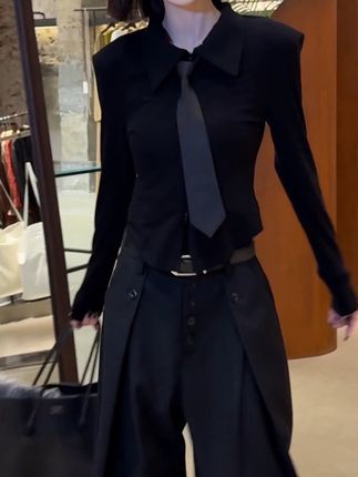 #御姐风 #高级感穿搭 #黑色系穿搭 #时髦精 #通勤搭配