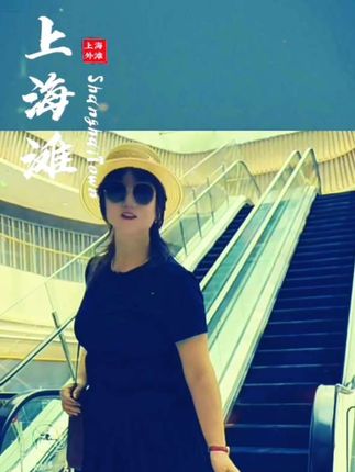 扶梯上的每一步,都是复古与现代交织的浪漫情怀。📸✨ 《上海滩》(武汉武昌万象城7楼)