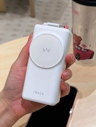 出门带它一个够了,既是充电宝也是充电器还自带伸缩快充线#iwalk充电宝 #三合一充电宝 #iwalk伸缩线充电宝