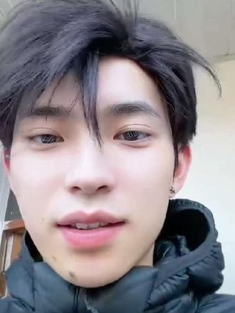 来看学长家的凤凰和妞妞啦!#生图#煮雨波#凤凰 #农村 #妞妞