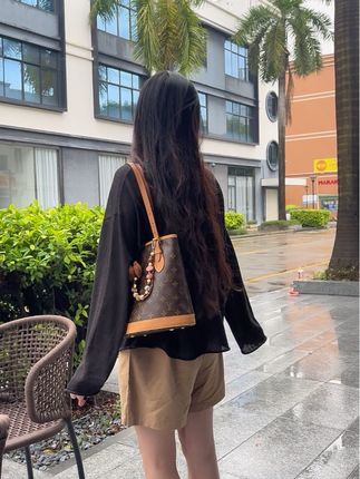 还是经典老花水桶耐看~#lv #lv水桶包 #包包 #日常
