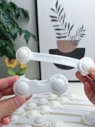#创作灵感 发现了这个小玩意真的太实用了,给抽屉柜门上个锁扣,不怕孩子到处翻再夹到手了#安全锁扣#生活日用小神器 #好物推荐🔥