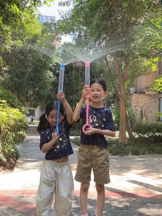 一支水枪带来的快乐~别的小朋友有的,咱也要有!真的太快乐啦#宝宝水枪#夏天玩具。