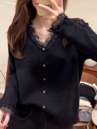 好温柔~2025秋季新款甜美V领蕾丝拼接套头毛衣针织衫长袖上衣女#强烈推荐 #春秋穿搭 #内搭外穿都好看 #甜美穿搭 #爆款热卖中
