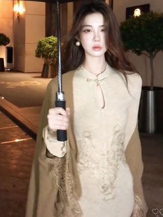 #温婉风穿搭 #早秋新中式 #国风古韵 #改良旗袍 #披肩外套