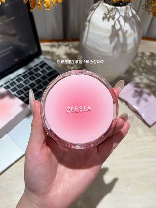 快快快!!!滋色家的羽纱 #气垫 也来大羊毛啦!粉嘟嘟的包装真的爱了!上出来的奶油肌敲好看又水润!还是旗舰店发货保证正品!#平价彩妆 #奶油肌妆效 #仙女必备