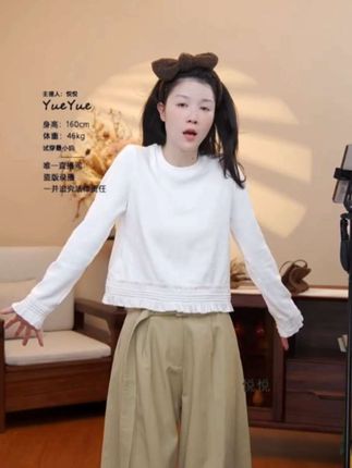 #百搭T恤 秋季圆领甜美显瘦百搭拼接纯色长袖T恤 #面料柔软 #气质优雅 #时尚穿搭 #洋气小衫